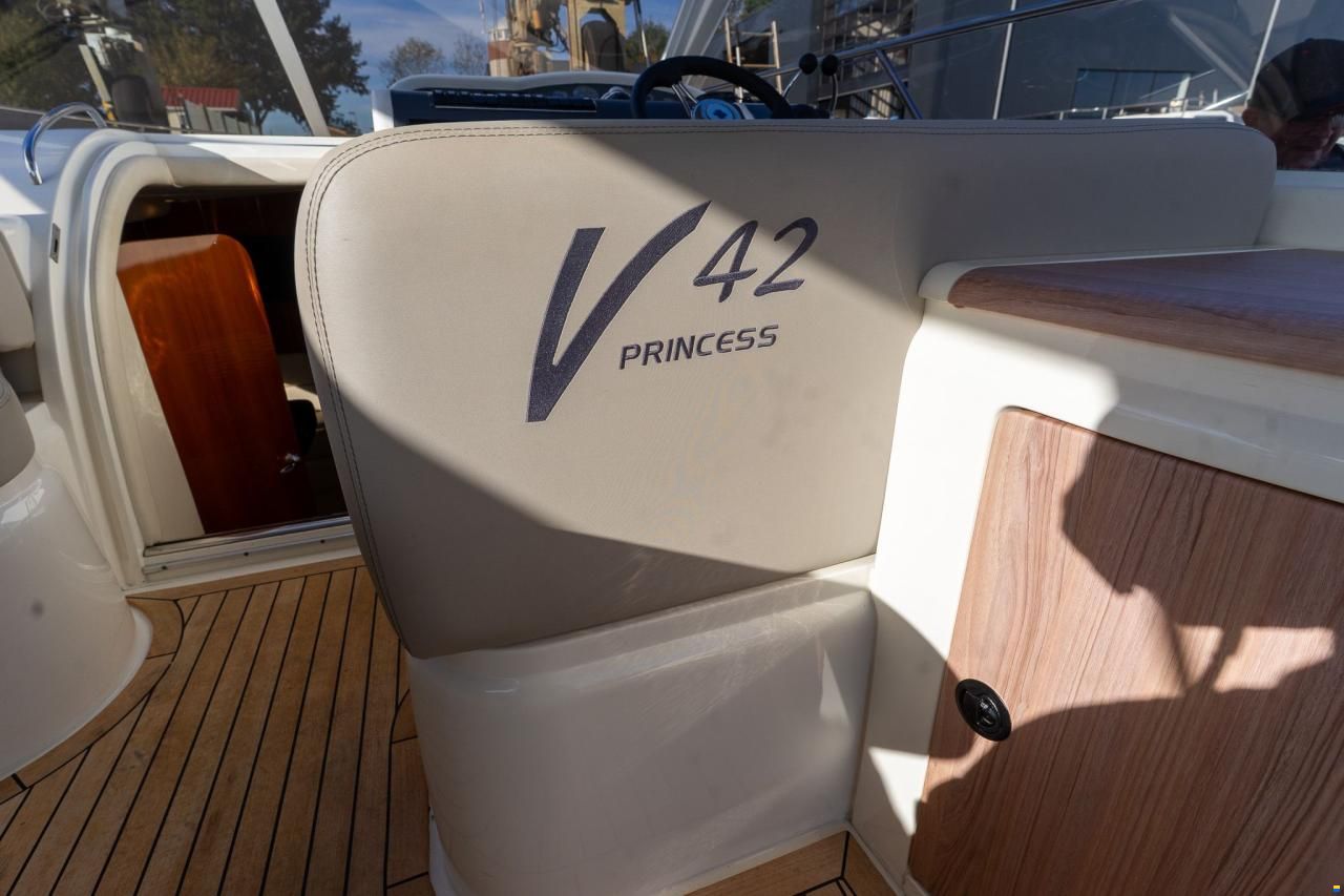 Princess V42