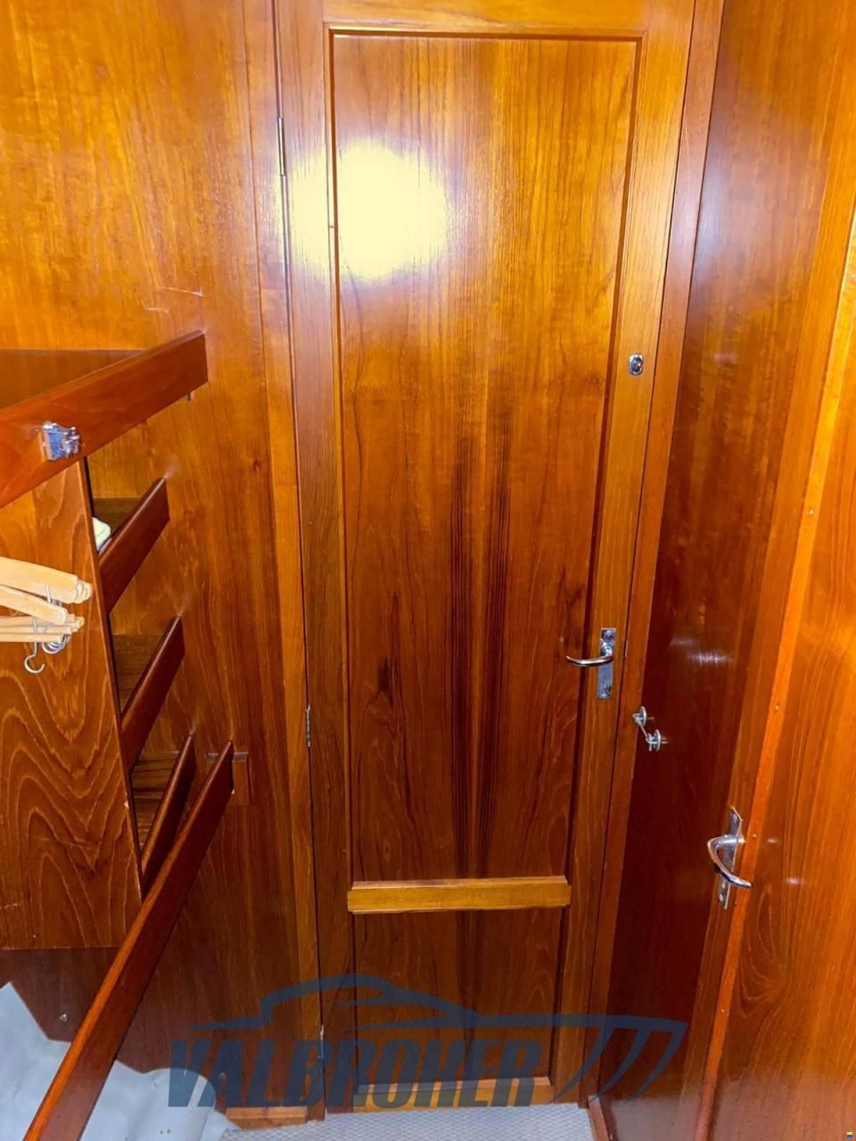 Fjord 32 cabin