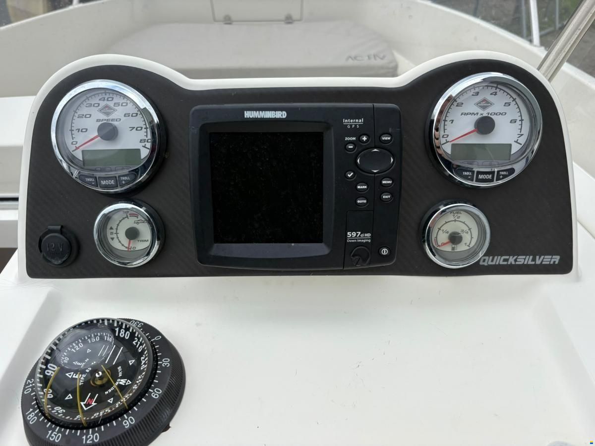 Quicksilver Active 675