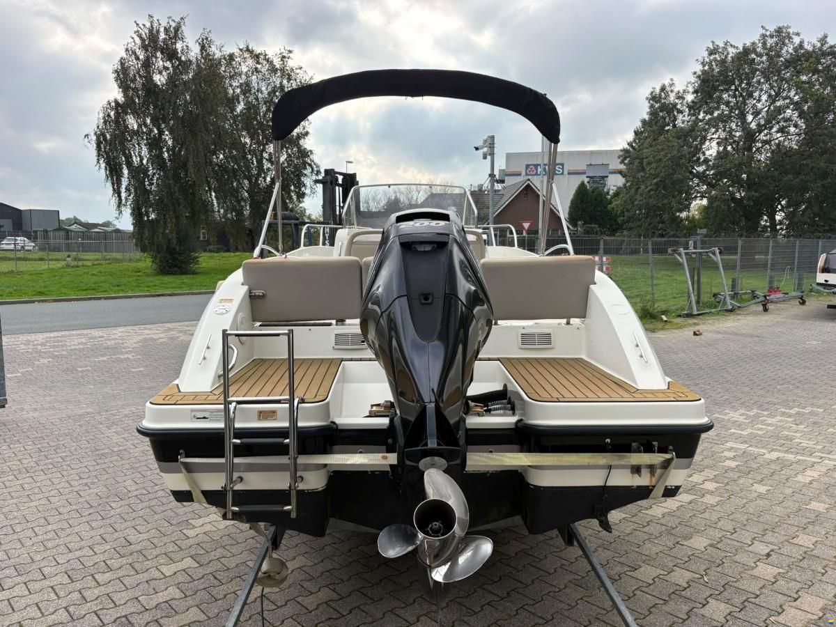 Quicksilver Active 675