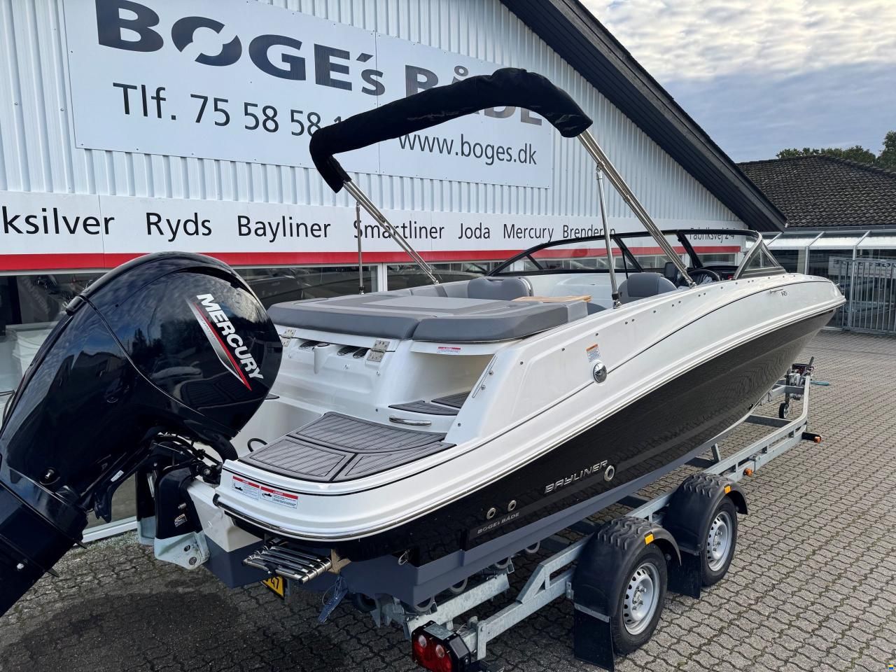 Bayliner VR5 Bowrider med 150 hk Mercury-EFI 3,0L