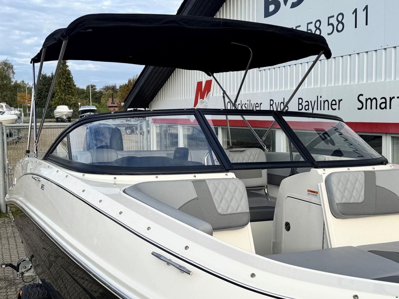 Bayliner VR5 Bowrider med 150 hk Mercury-EFI 3,0L