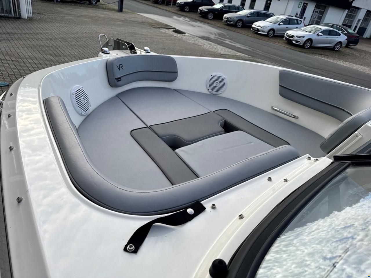 Bayliner VR5 Bowrider med 150 hk Mercury-EFI 3,0L