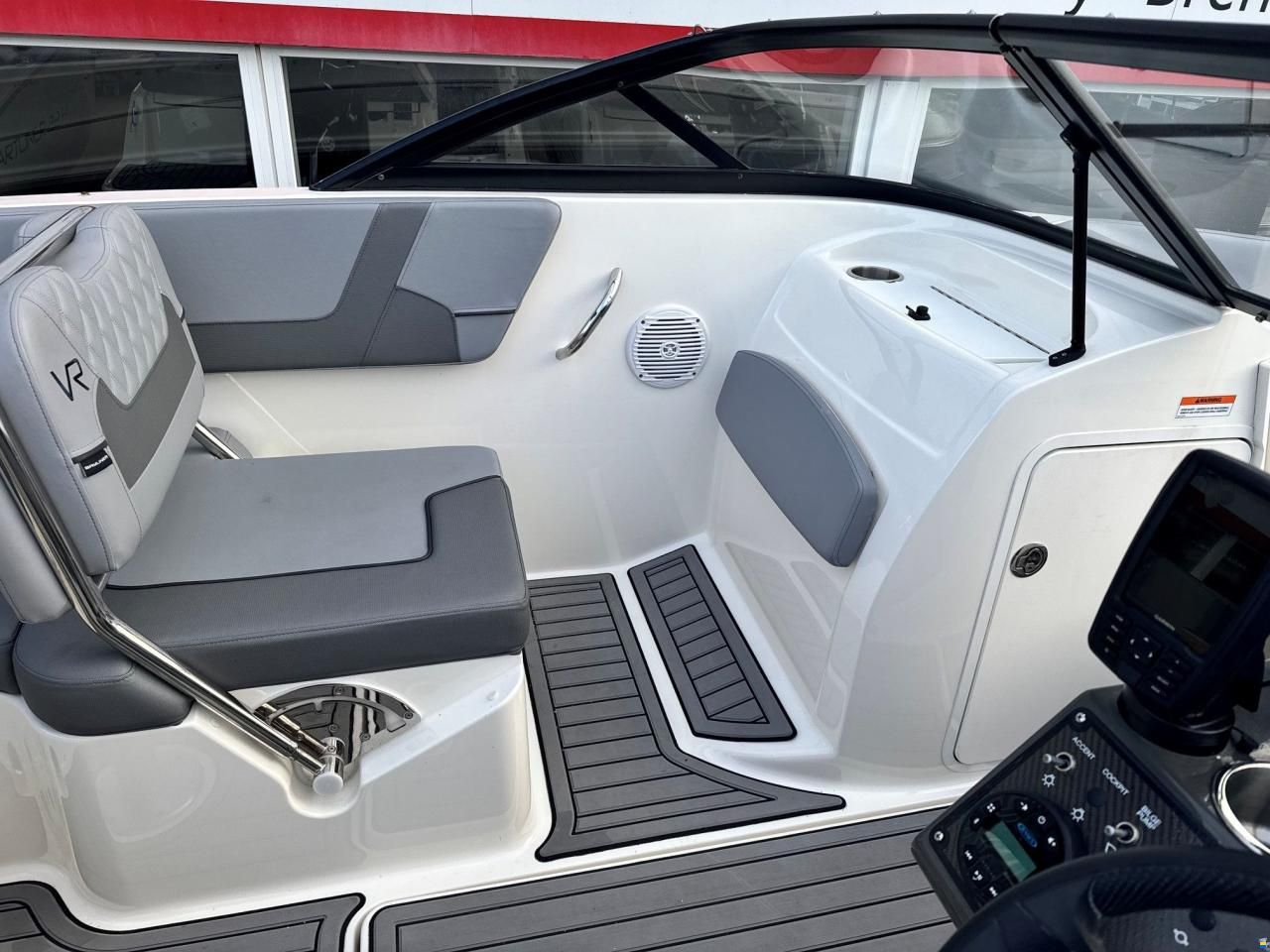 Bayliner VR5 Bowrider med 150 hk Mercury-EFI 3,0L