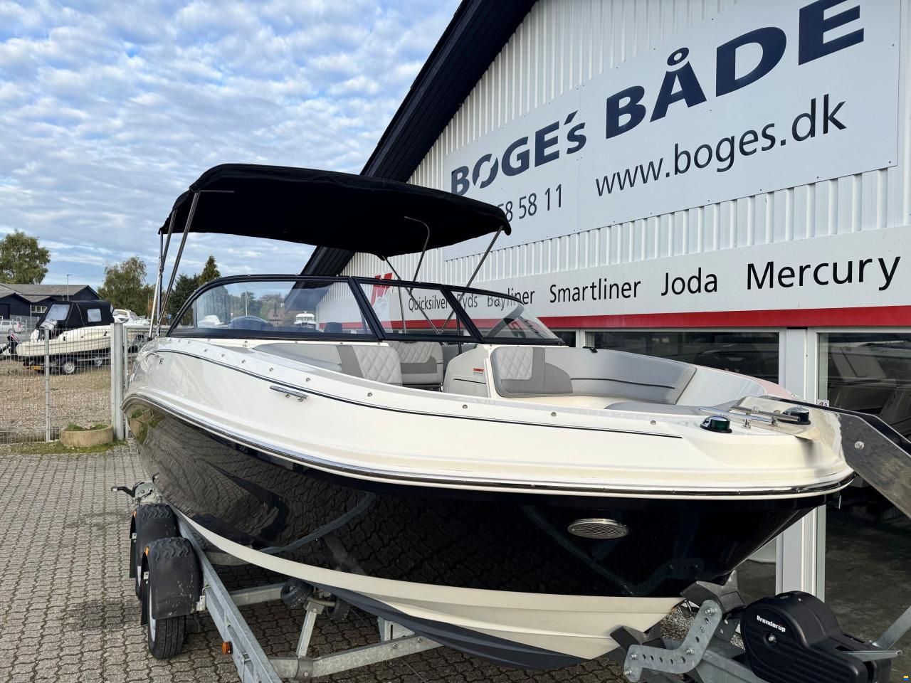 Bayliner VR5 Bowrider med 150 hk Mercury-EFI 3,0L