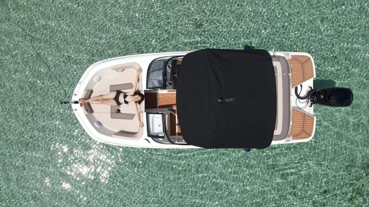 Bayliner VR5 Bowrider med 150 hk Mercury-EFI 3,0L