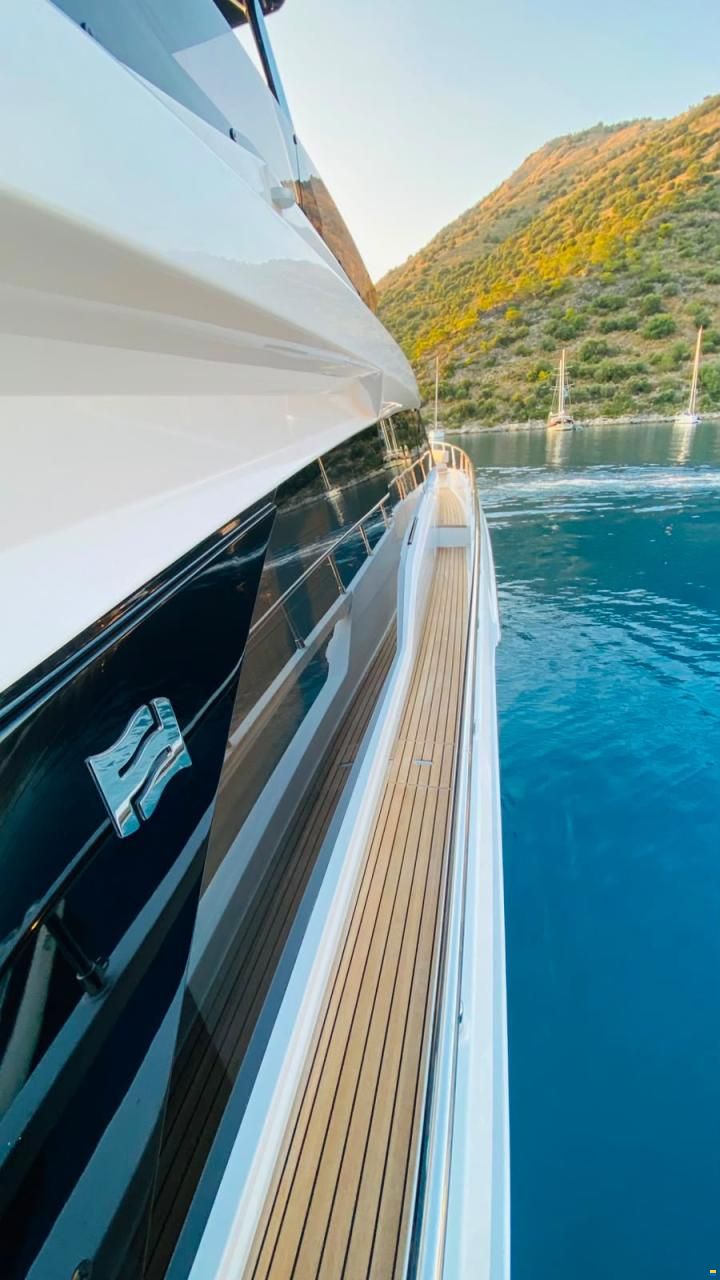 Ferretti 670