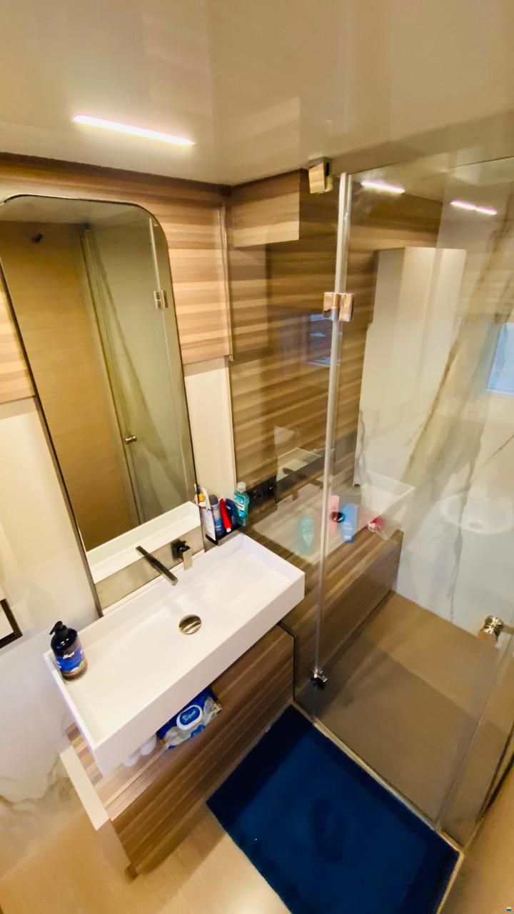 Ferretti 670