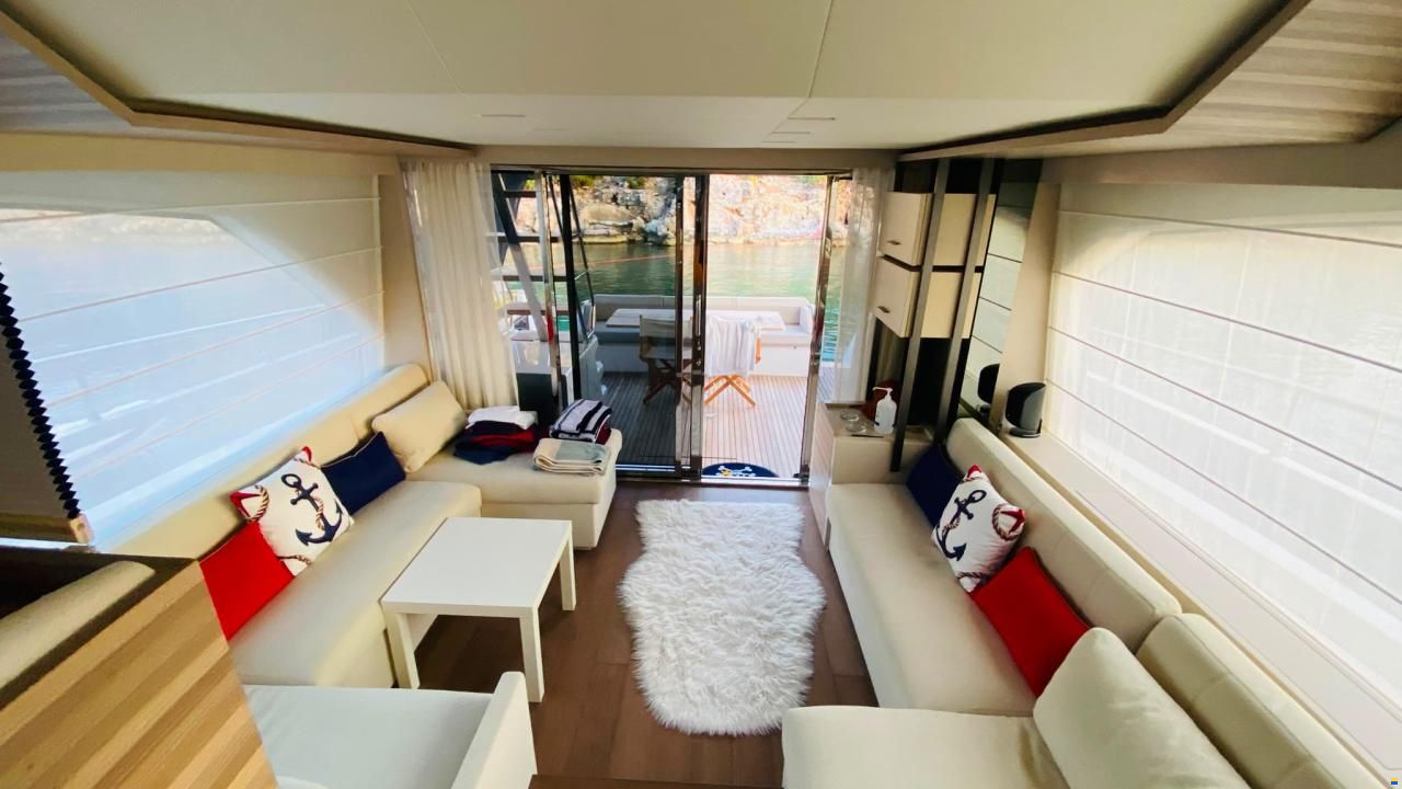 Ferretti 670