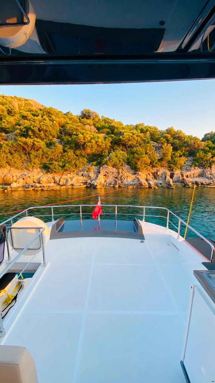 Ferretti 670