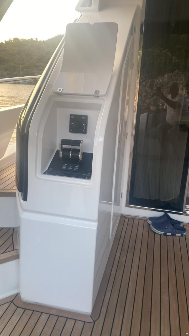 Ferretti 670