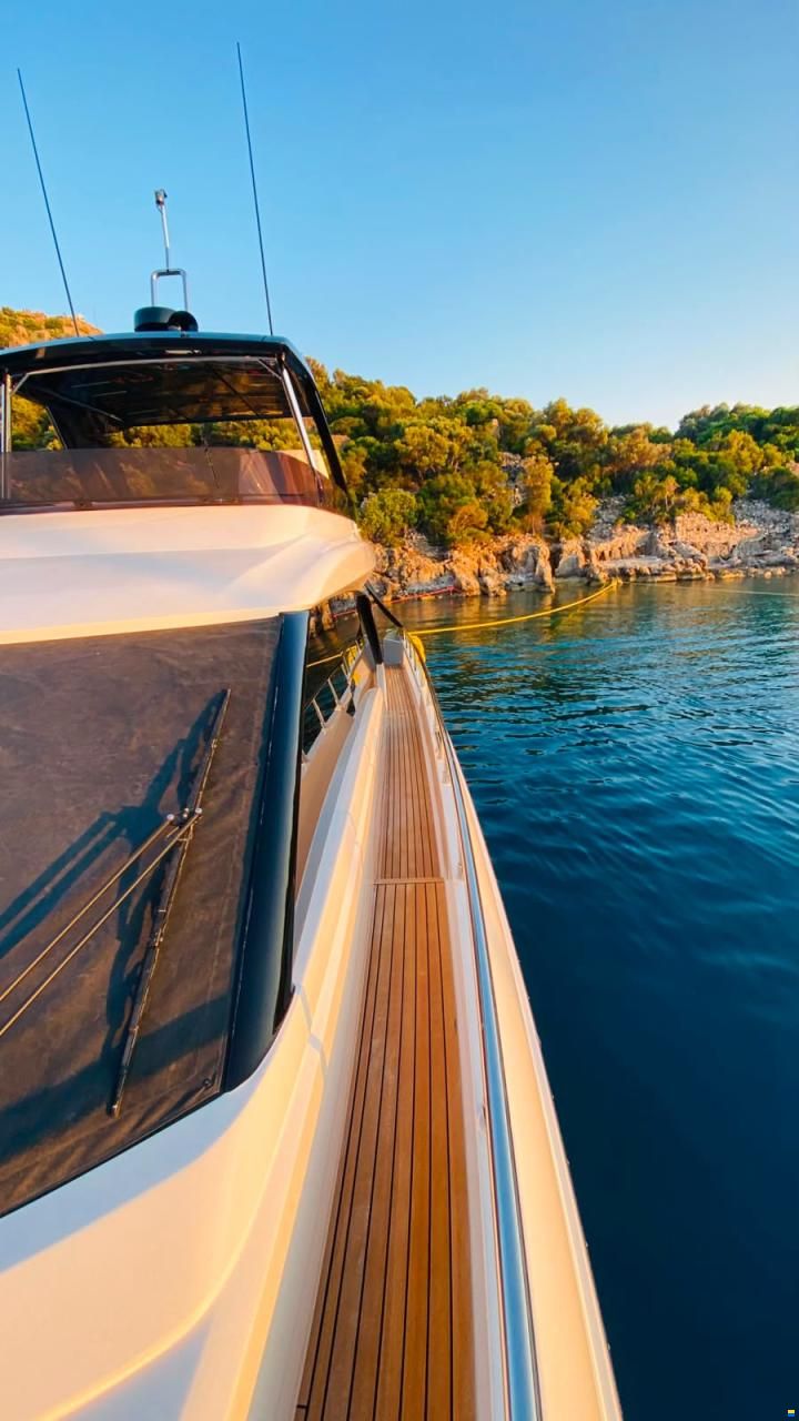 Ferretti 670