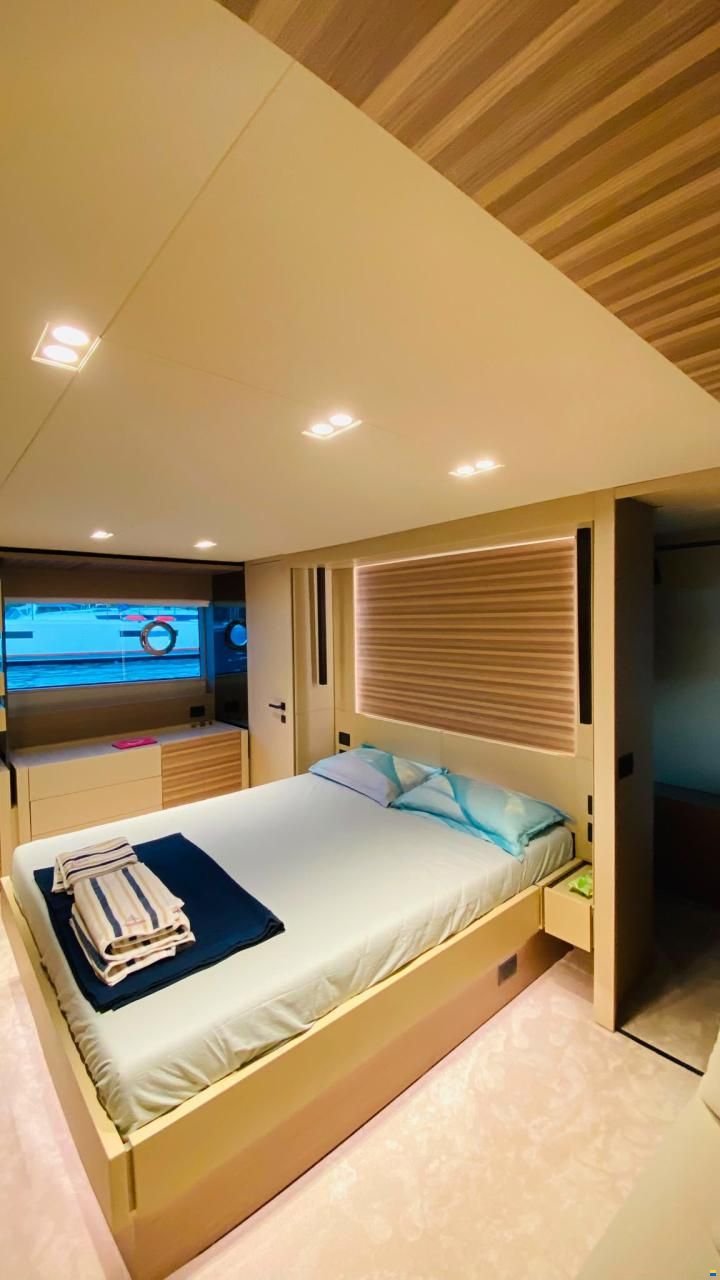 Ferretti 670