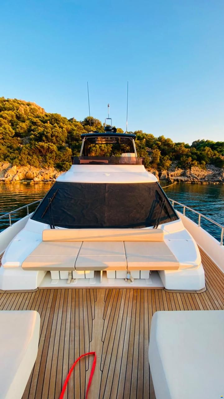 Ferretti 670