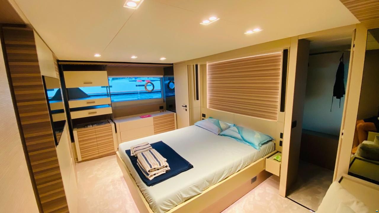 Ferretti 670