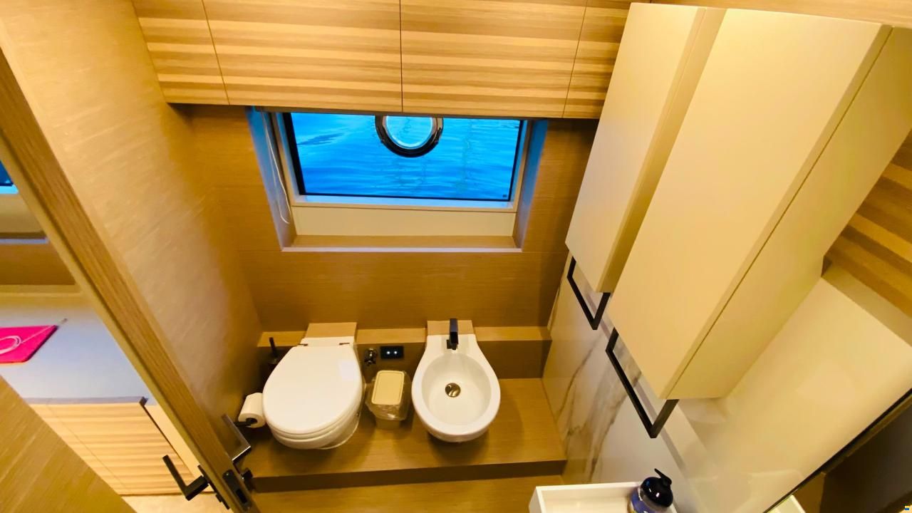 Ferretti 670