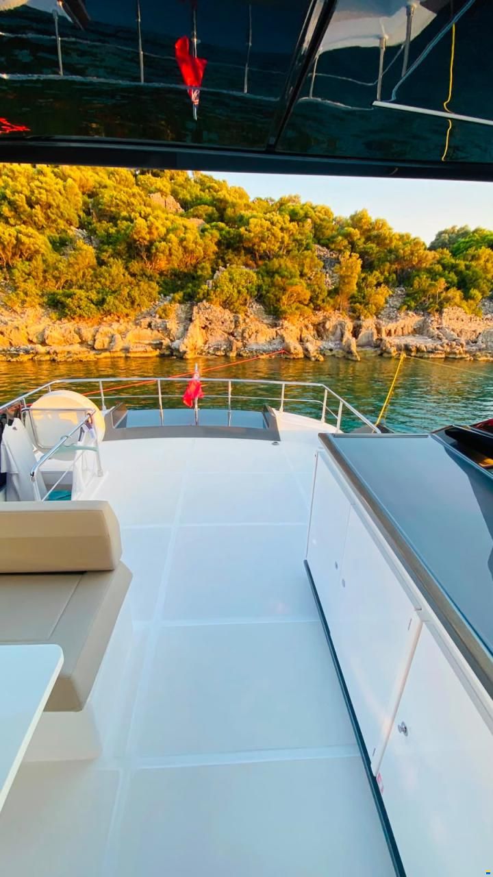 Ferretti 670