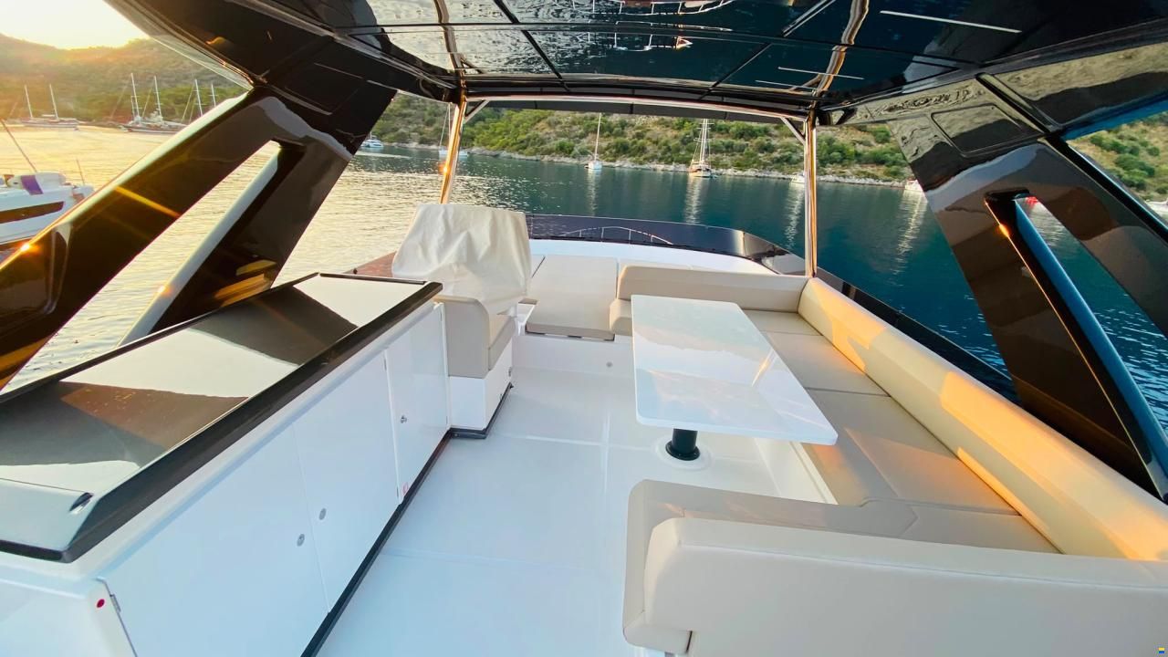 Ferretti 670