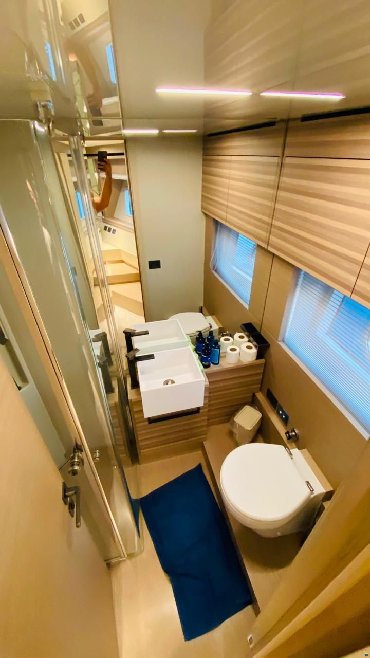 Ferretti 670