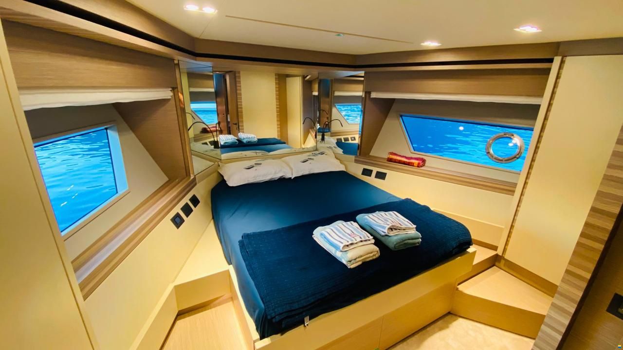 Ferretti 670