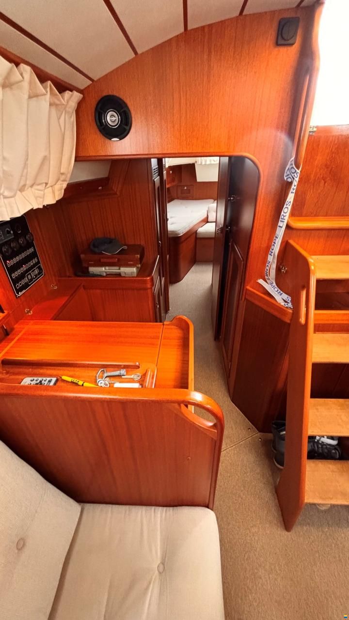 Hallberg-Rassy 37