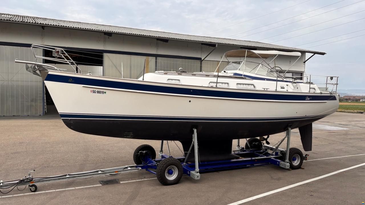 Hallberg-Rassy 37