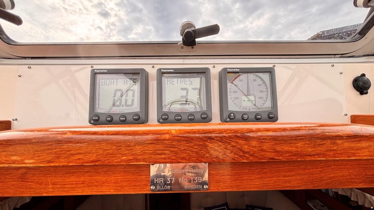 Hallberg-Rassy 37