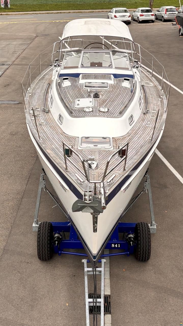 Hallberg-Rassy 37