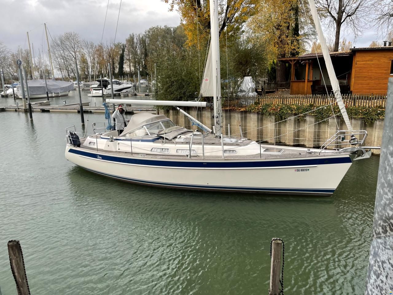 Hallberg-Rassy 37