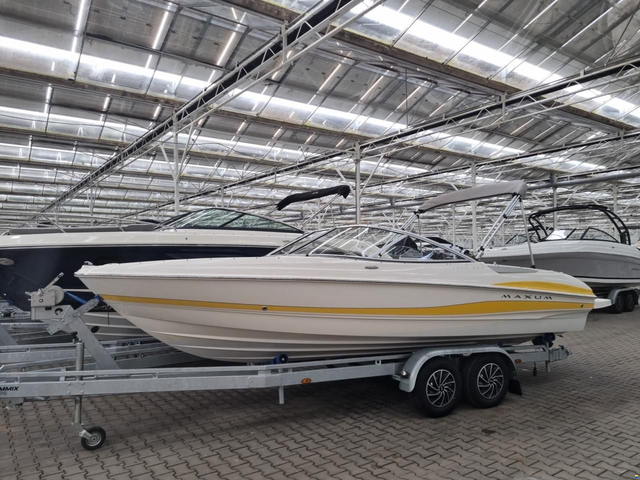 Maxum 2000 SR3
