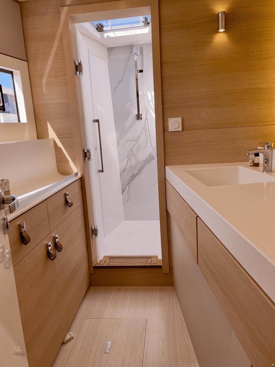 Aventura 47 Explorer