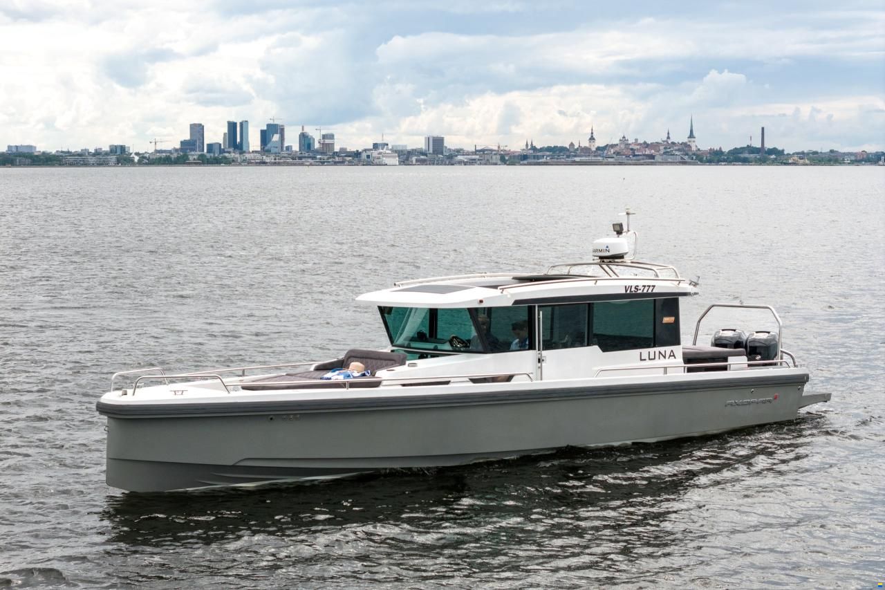Axopar 37 XC Cross Cabin