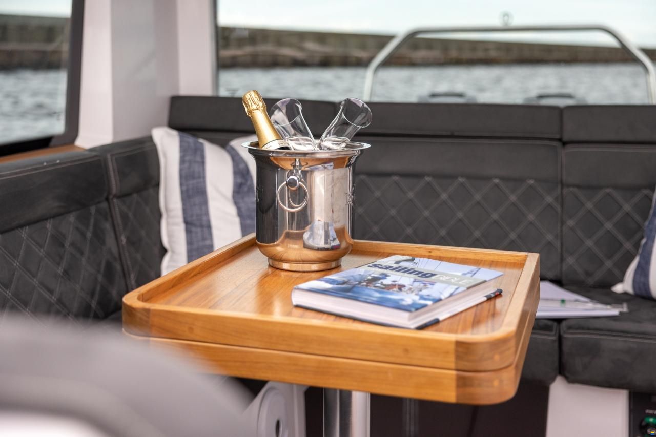 Axopar 37 XC Cross Cabin