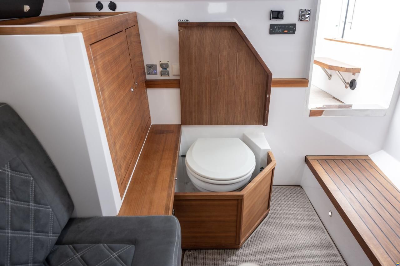 Axopar 37 XC Cross Cabin