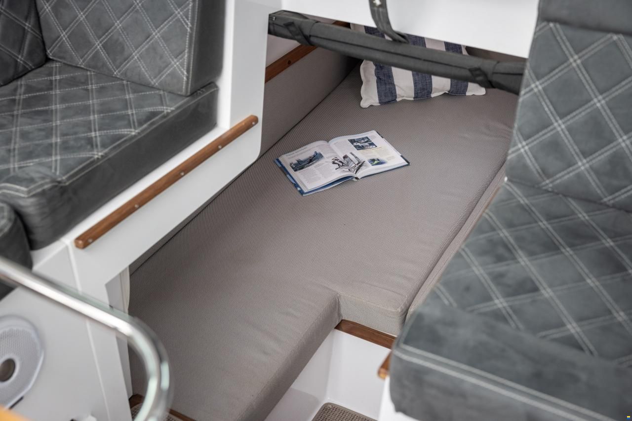 Axopar 37 XC Cross Cabin