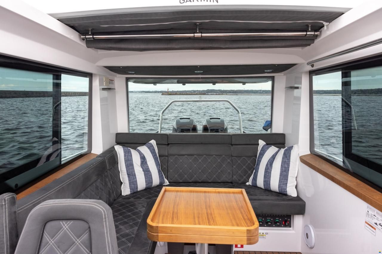 Axopar 37 XC Cross Cabin