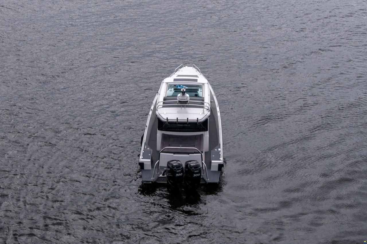 Axopar 37 XC Cross Cabin
