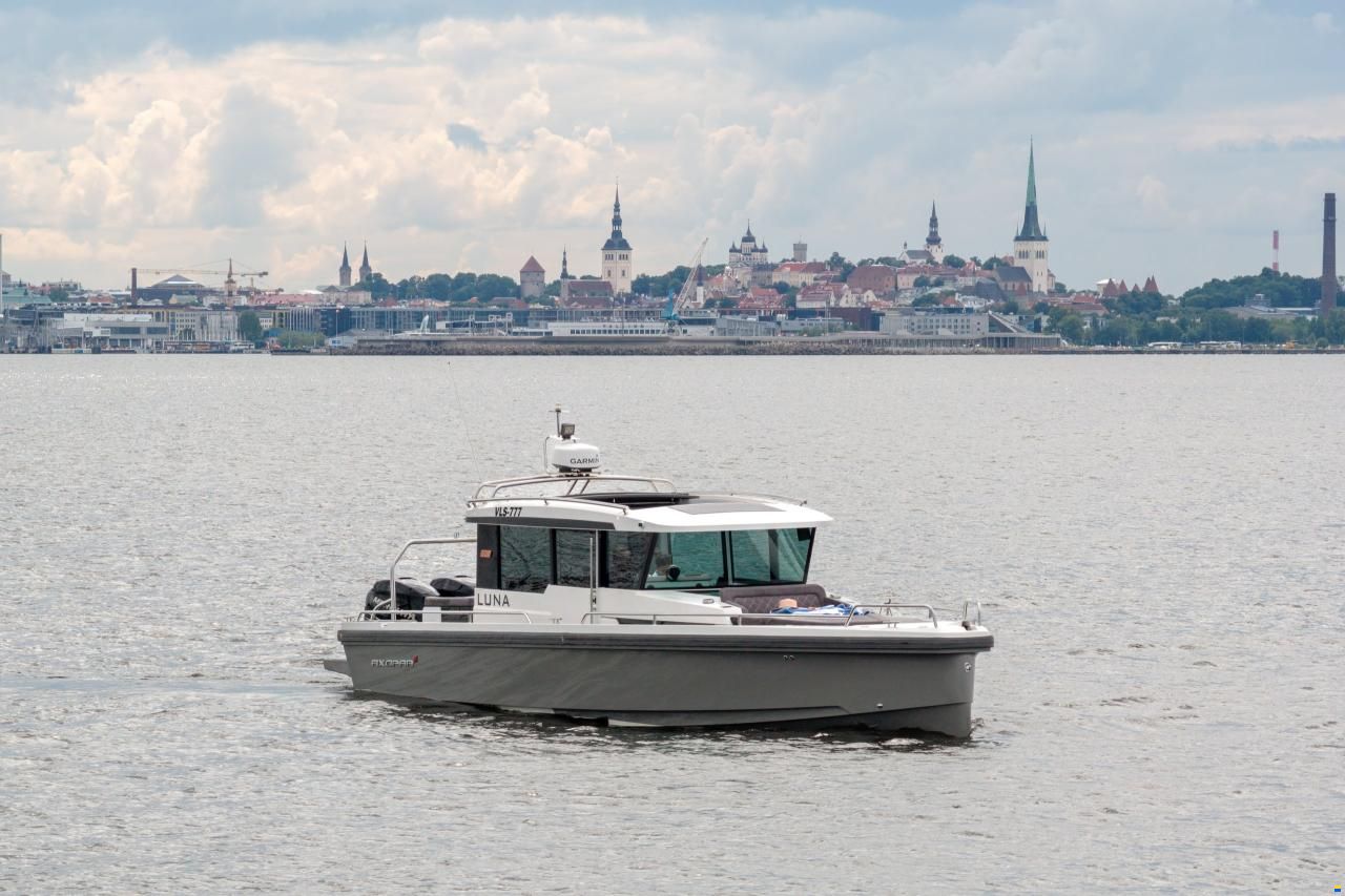 Axopar 37 XC Cross Cabin