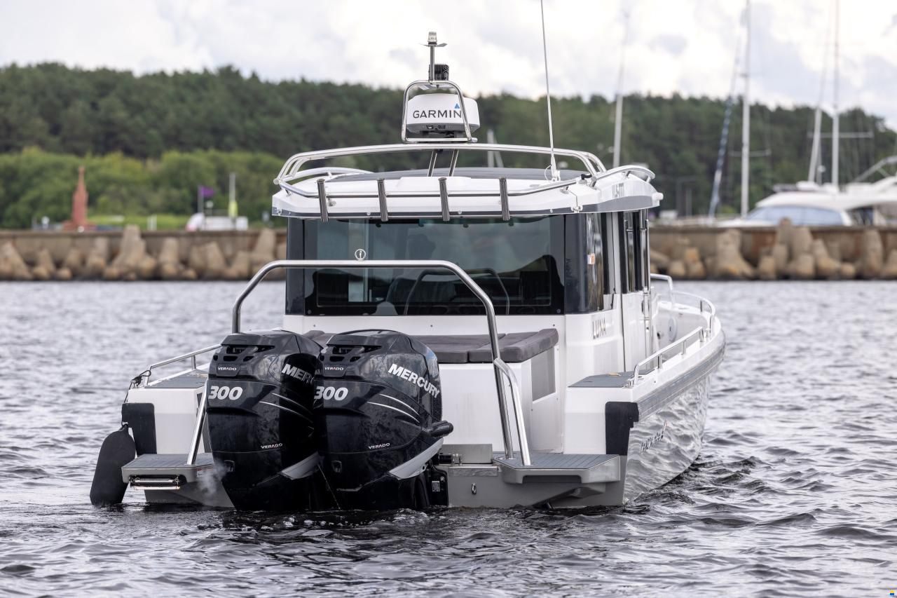 Axopar 37 XC Cross Cabin