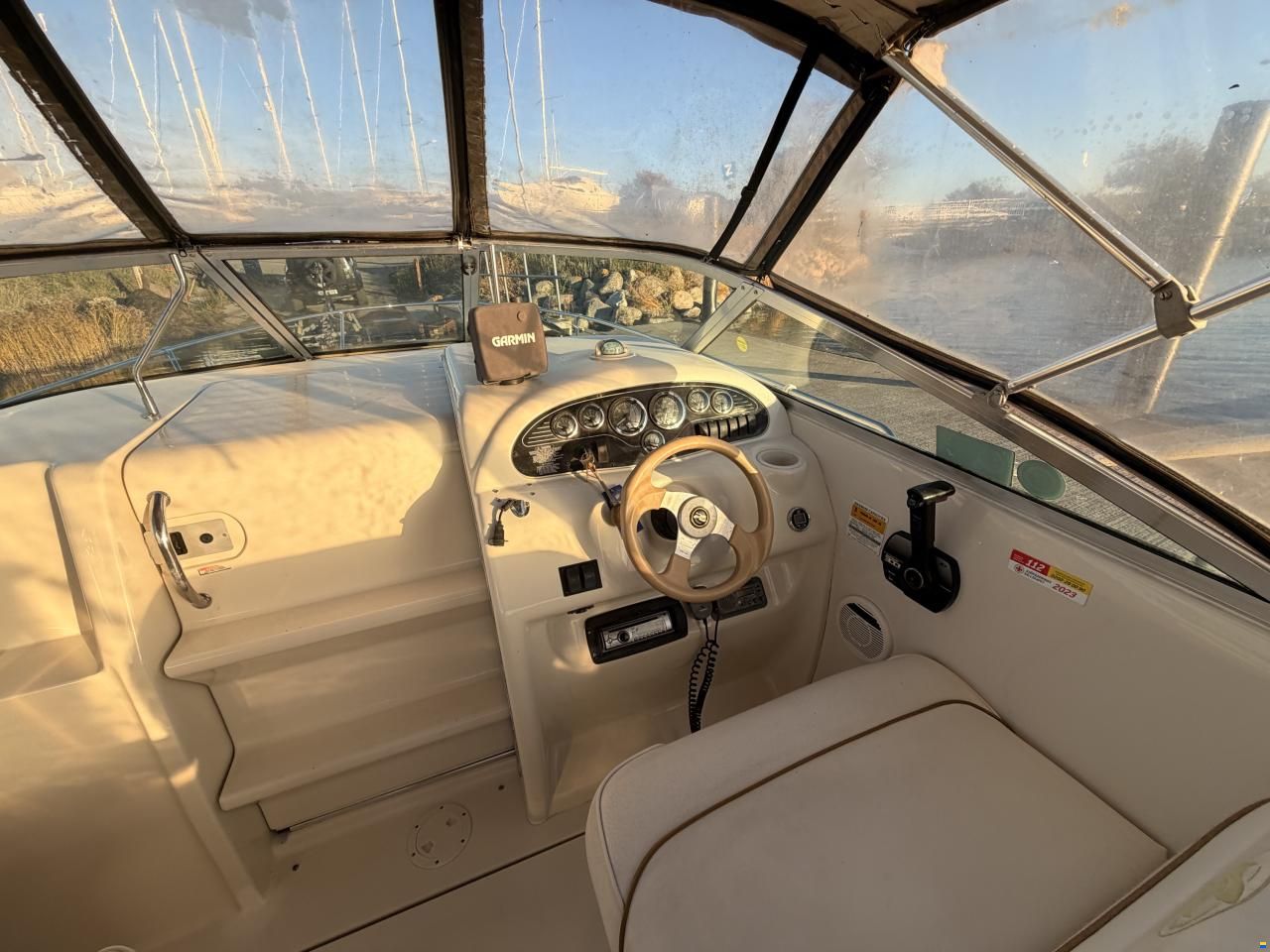 Sea Ray 215 Express Cruiser