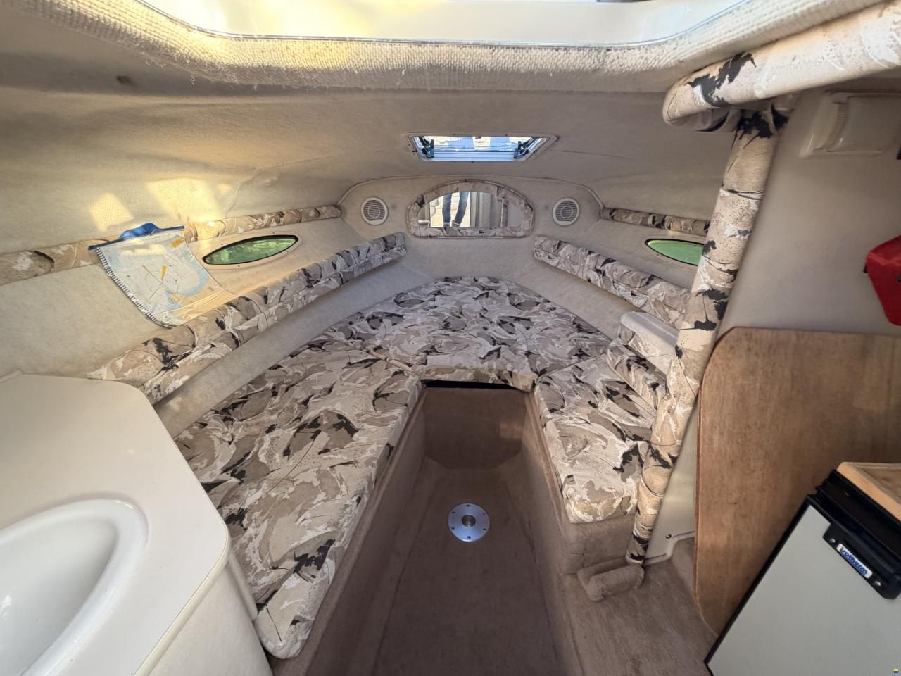 Sea Ray 215 Express Cruiser