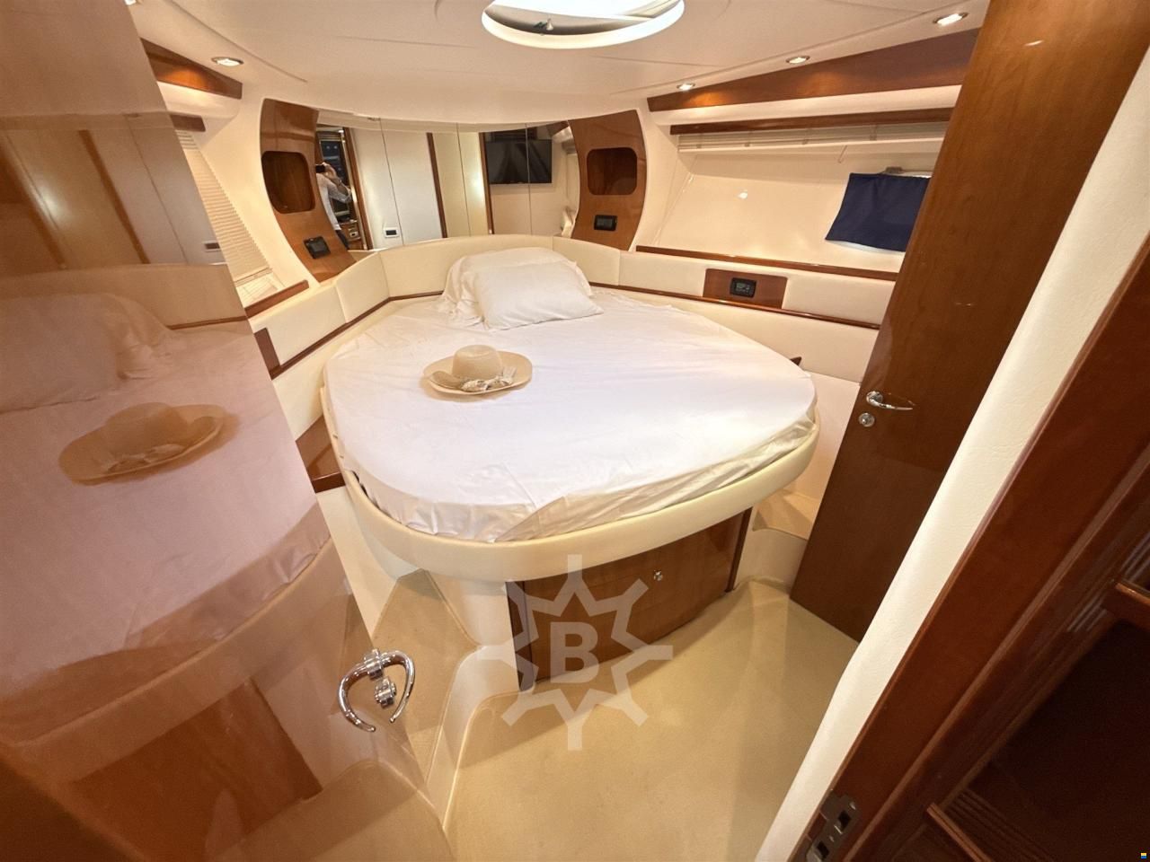Pershing 50'