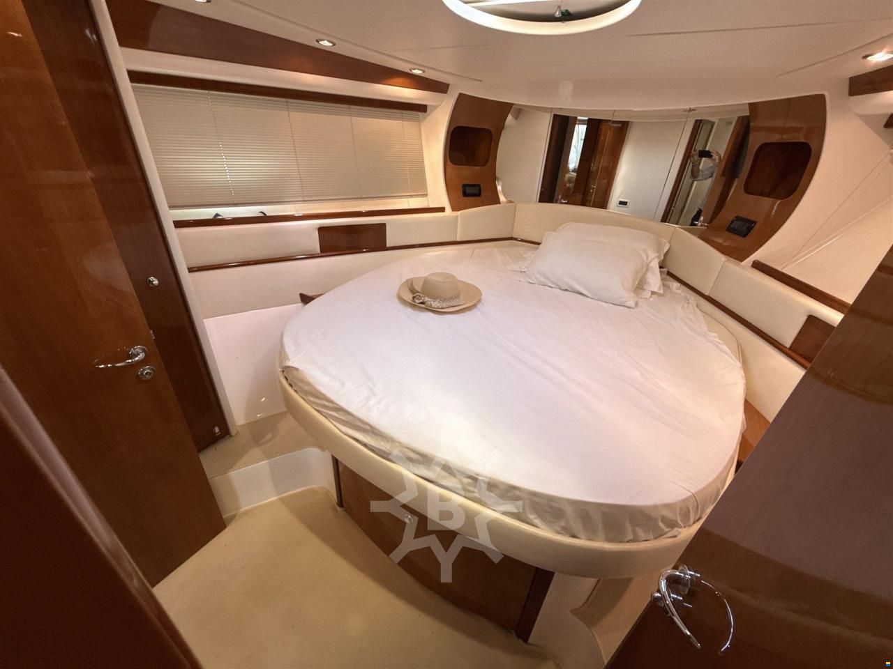 Pershing 50'