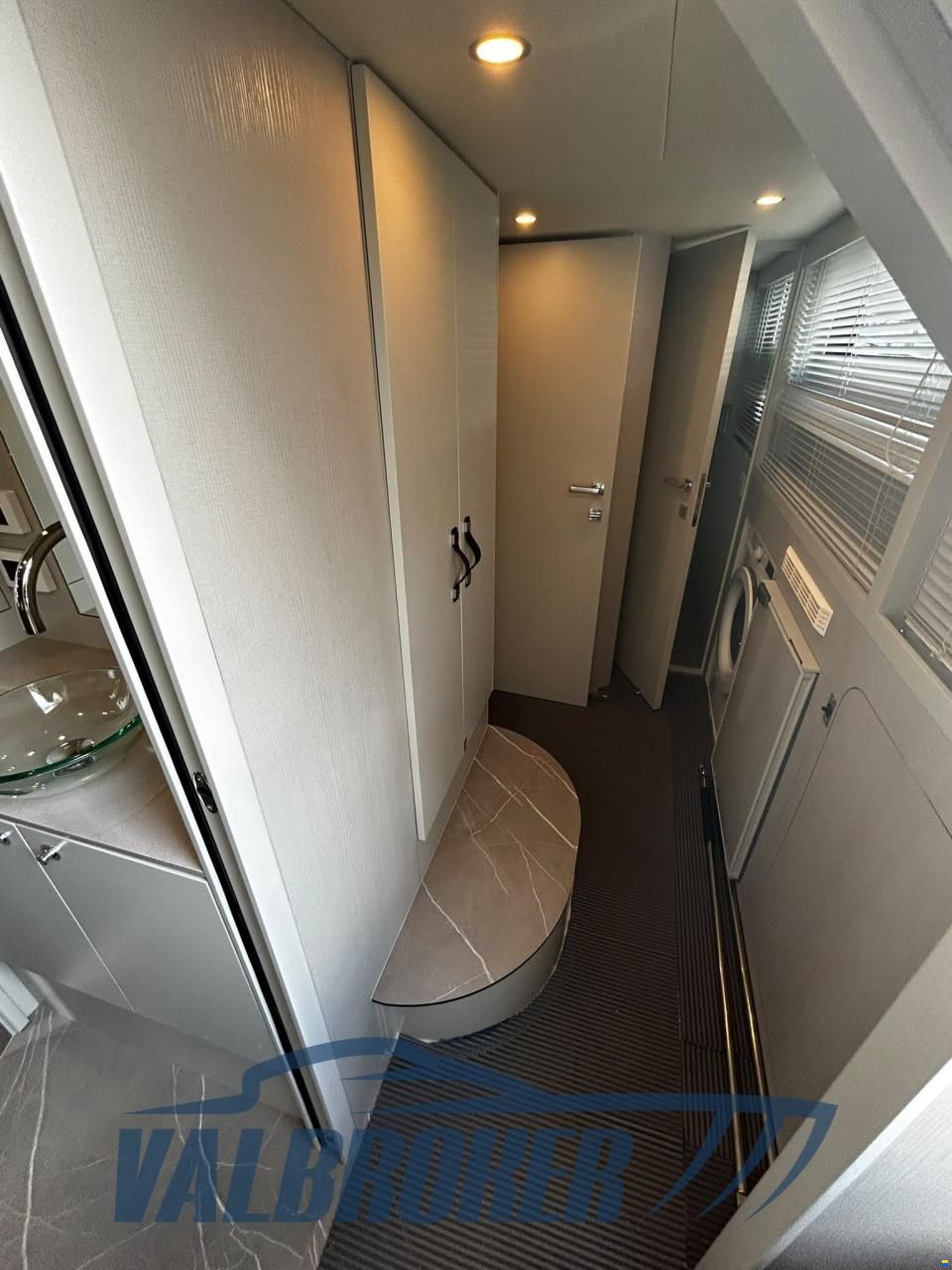 Absolute Navetta 70