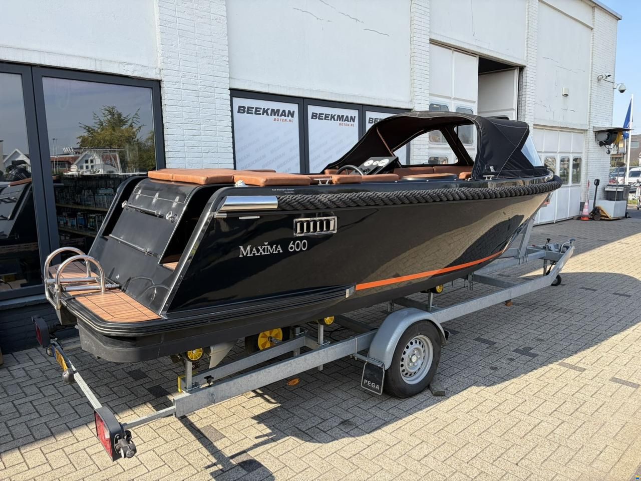 Maxima 600 Tender