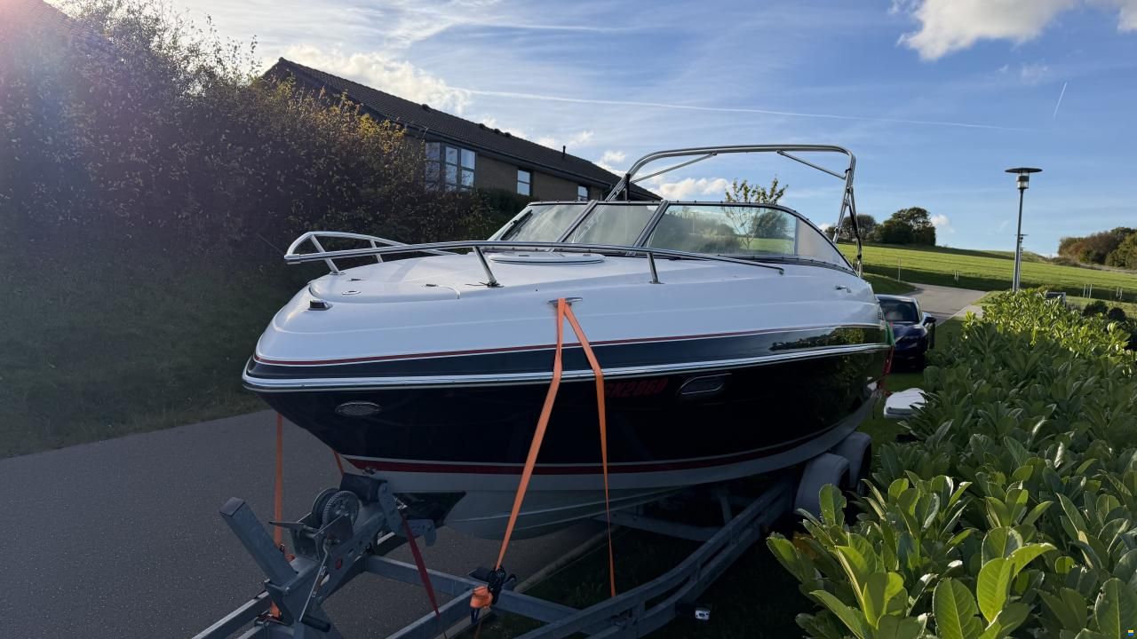 Four Winns 215 sundowner