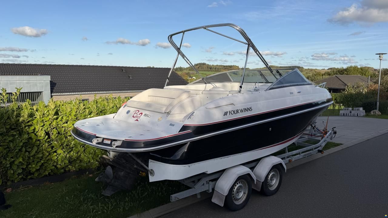 Four Winns 215 sundowner