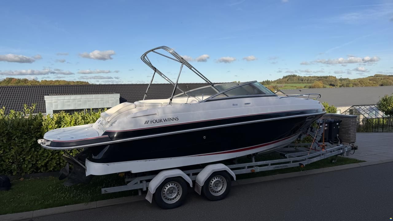 Four Winns 215 sundowner