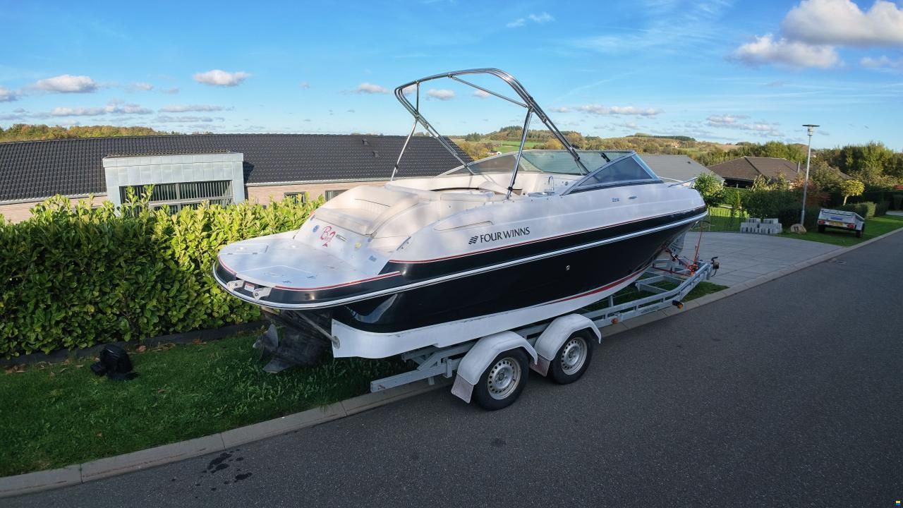 Four Winns 215 sundowner