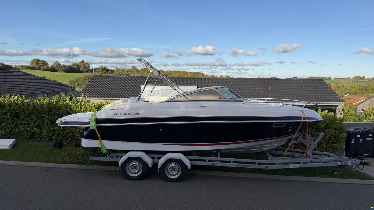 Four Winns 215 sundowner